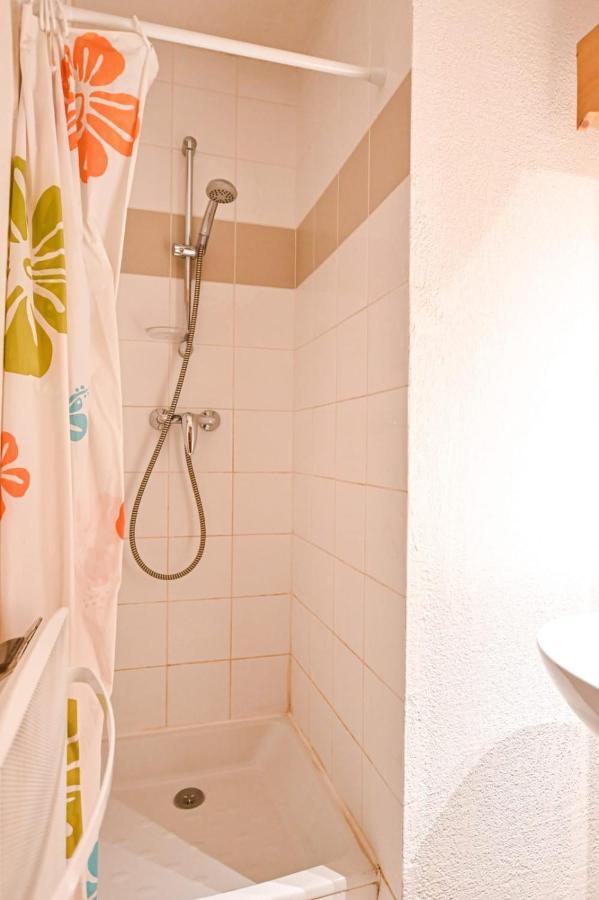 Flat In Residence With Swimming Pool แซ็งต์-แฌร์เวส์-เลส์-แบ็งส์ ภายนอก รูปภาพ