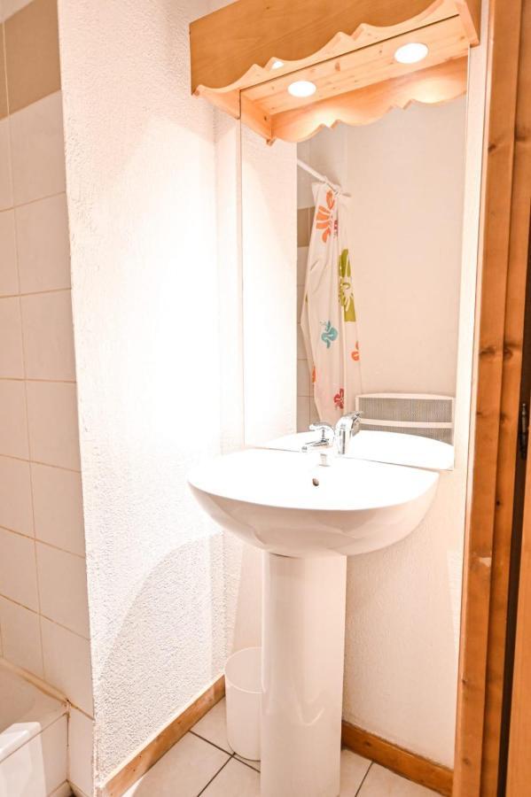 Flat In Residence With Swimming Pool แซ็งต์-แฌร์เวส์-เลส์-แบ็งส์ ภายนอก รูปภาพ